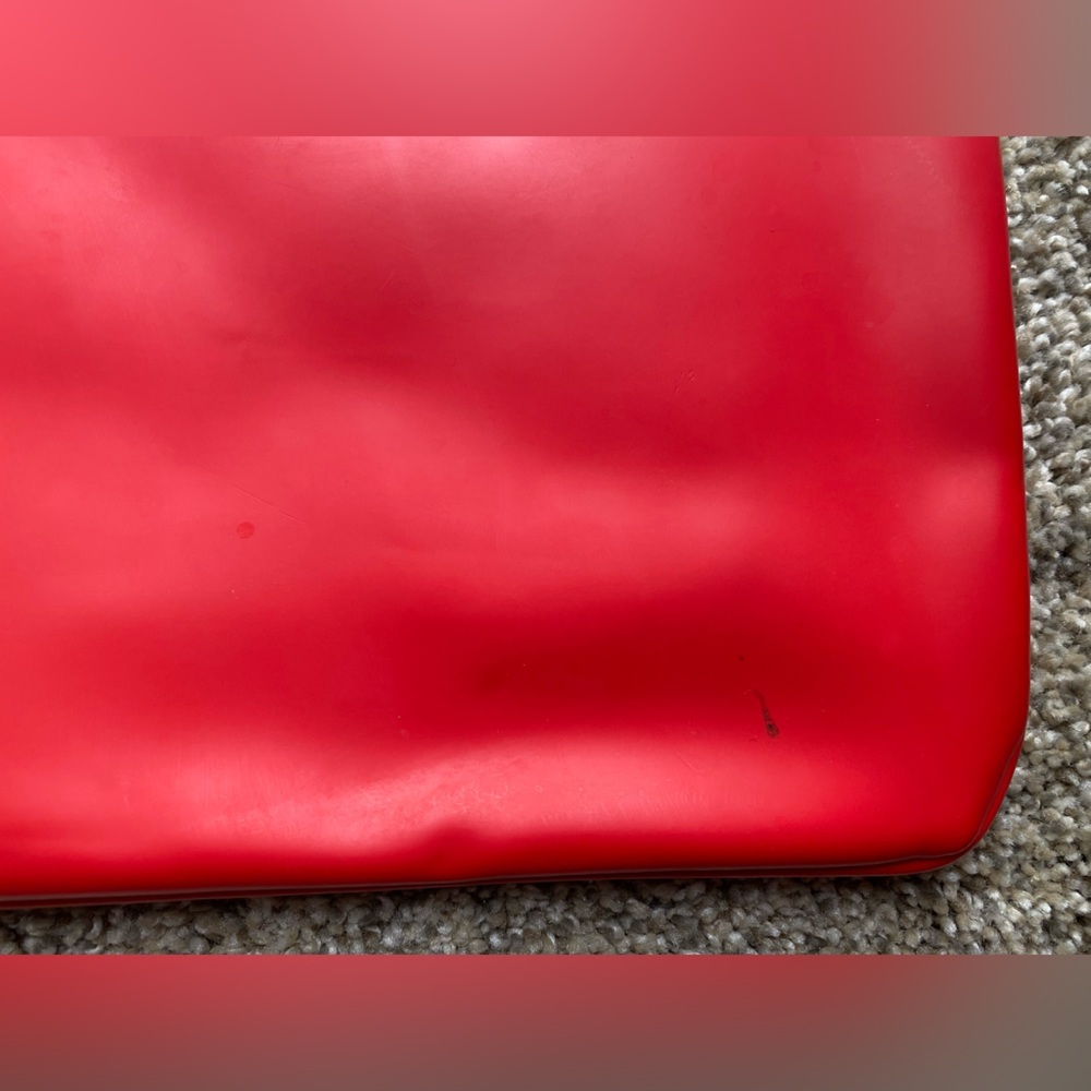 Givenchy red makeup pouch - Picture 5 of 8